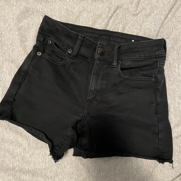 American Eagle stretch midi Jean shorts size 2. - Picture 2 of 3